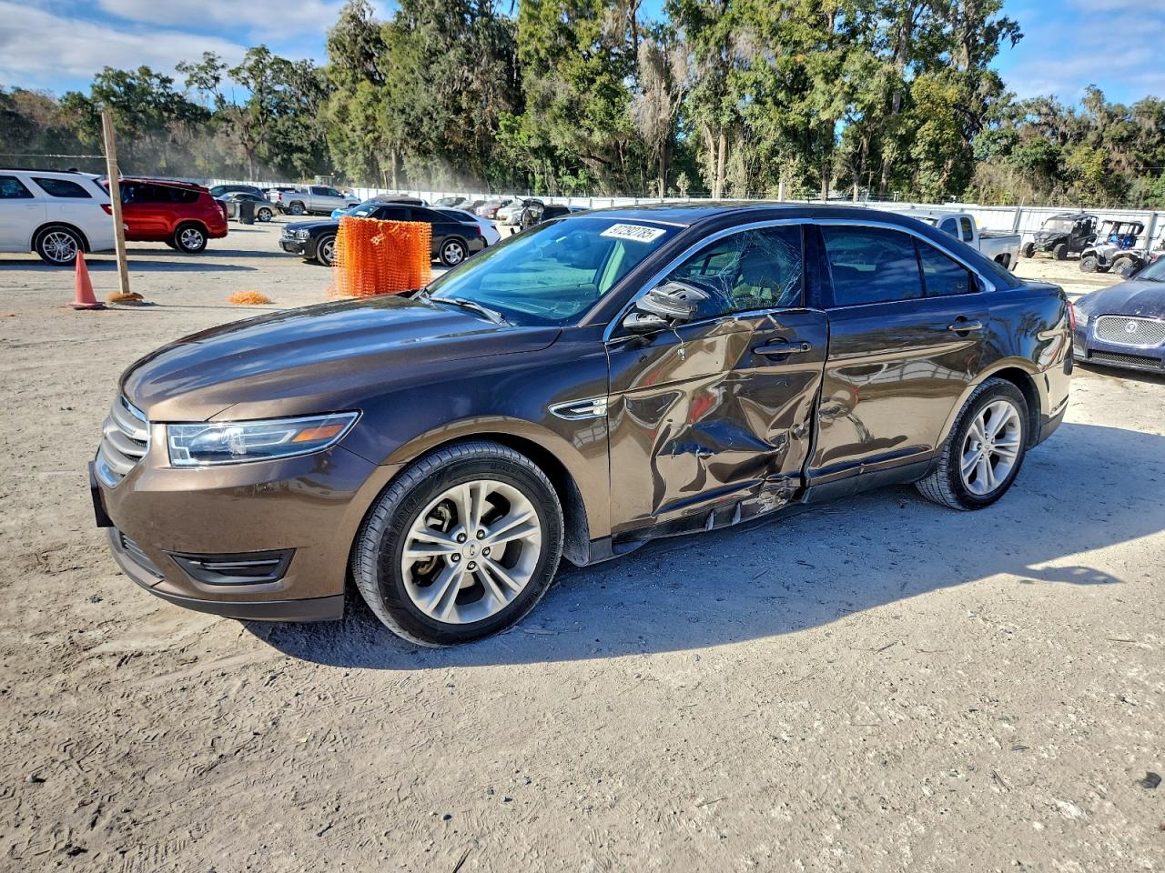 FORD TAURUS SEL 2015