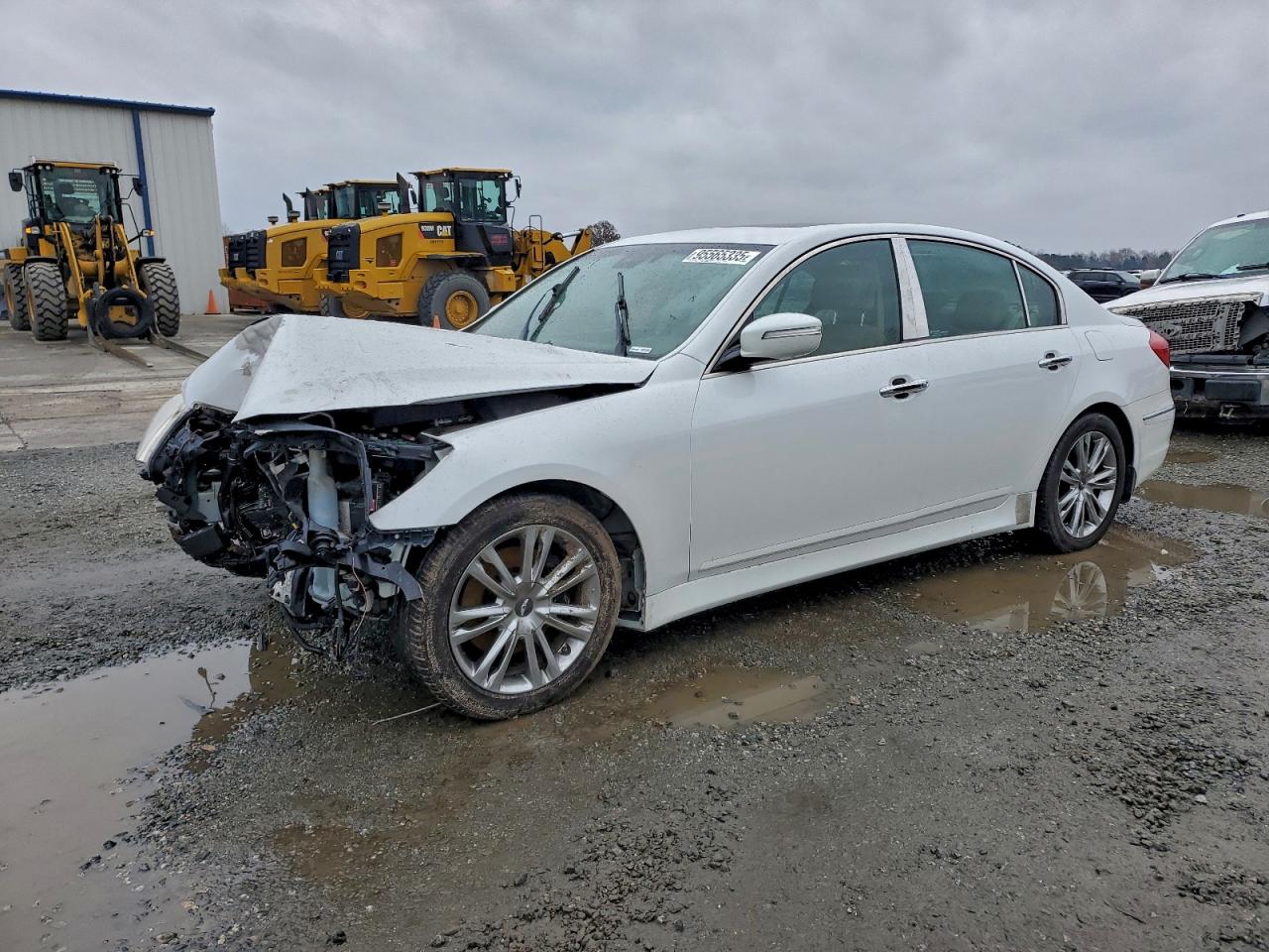 HYUNDAI GENESIS 3. 2013