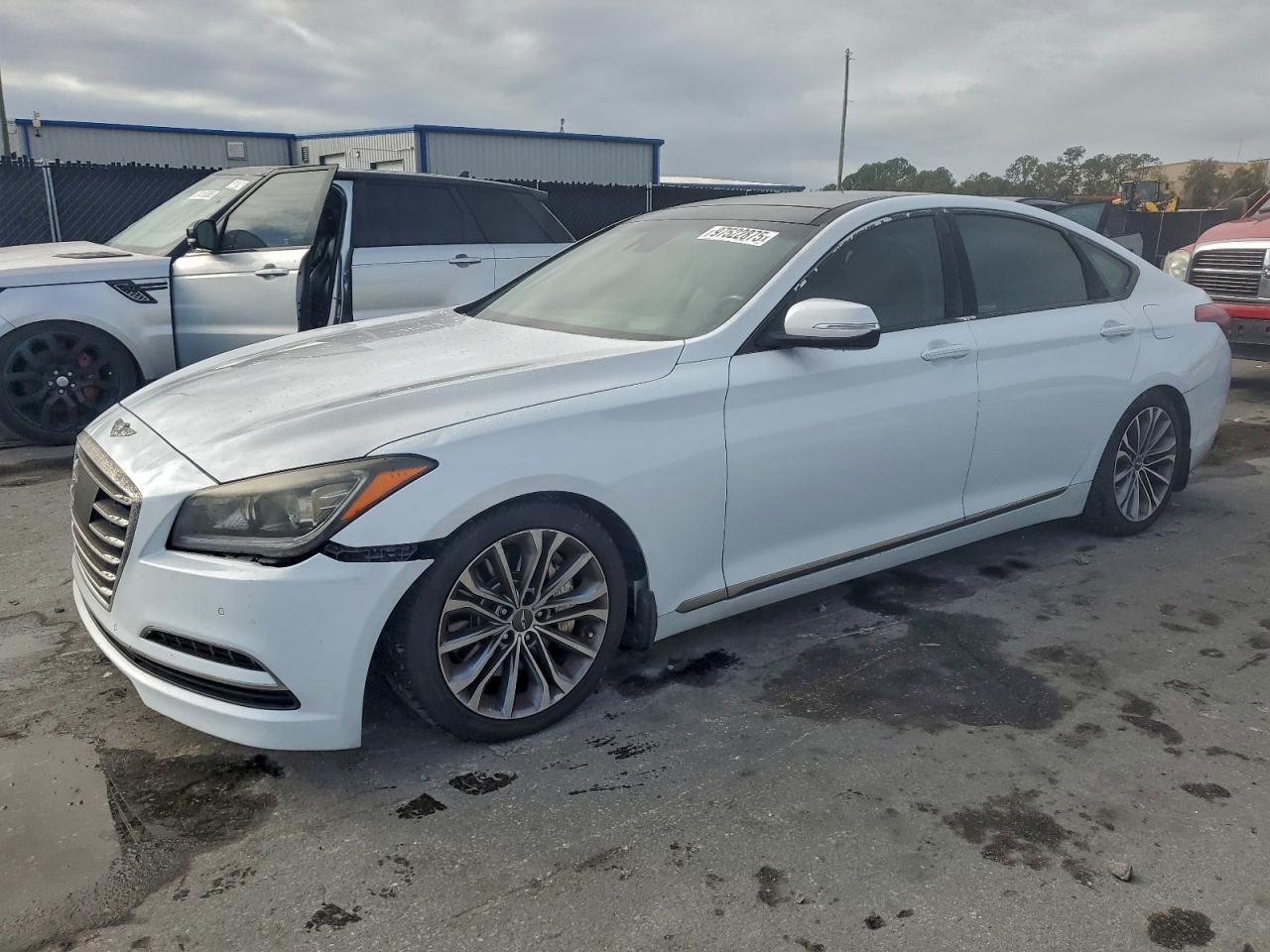 HYUNDAI GENESIS 3. 2015