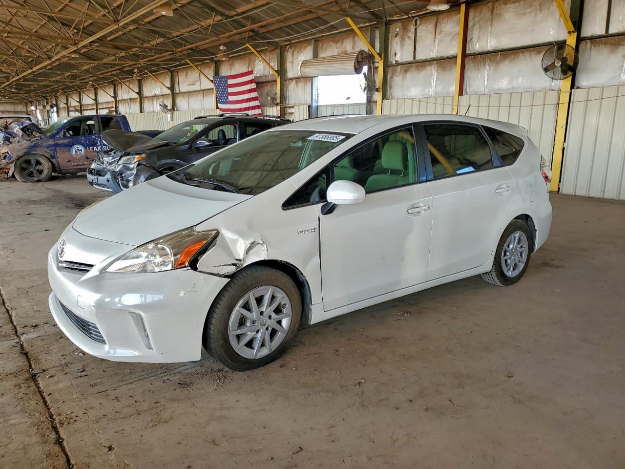 TOYOTA PRIUS V 2013