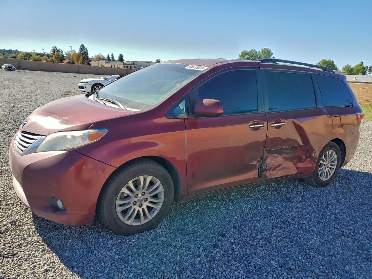 TOYOTA SIENNA XLE 2016