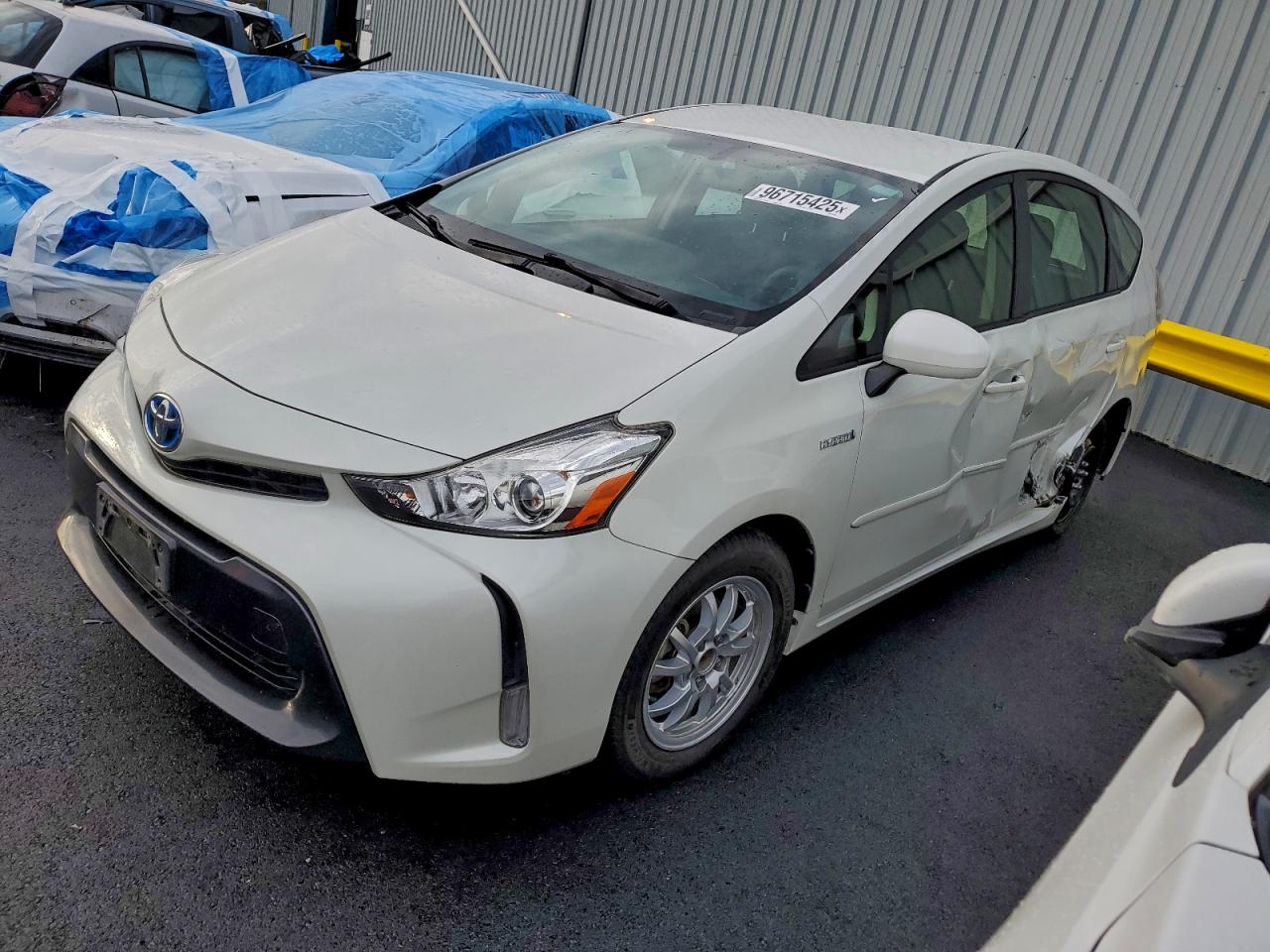 TOYOTA PRIUS V 2015