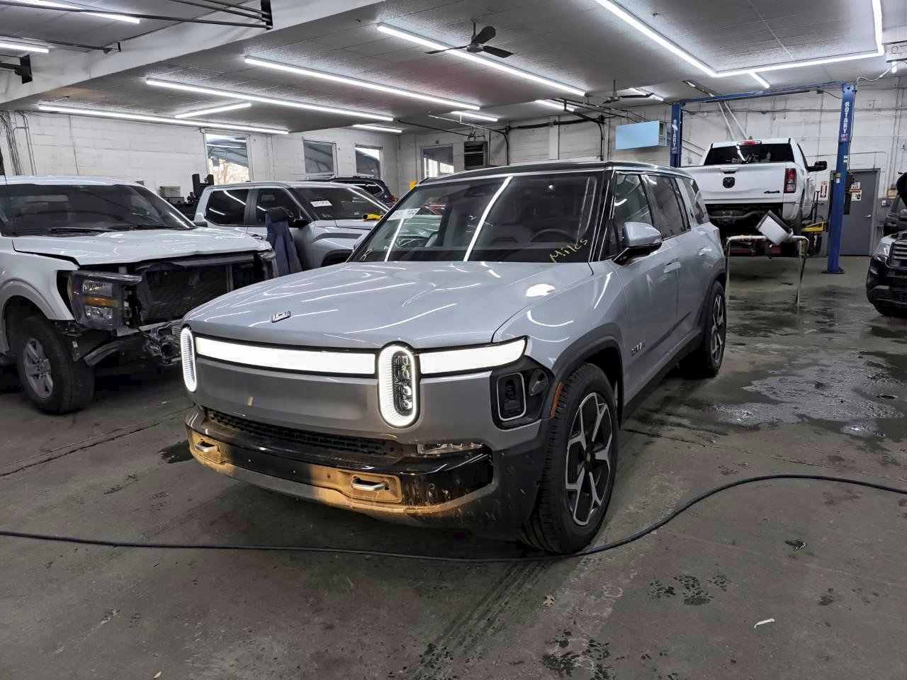 RIVIAN R1S ADVENT 2024