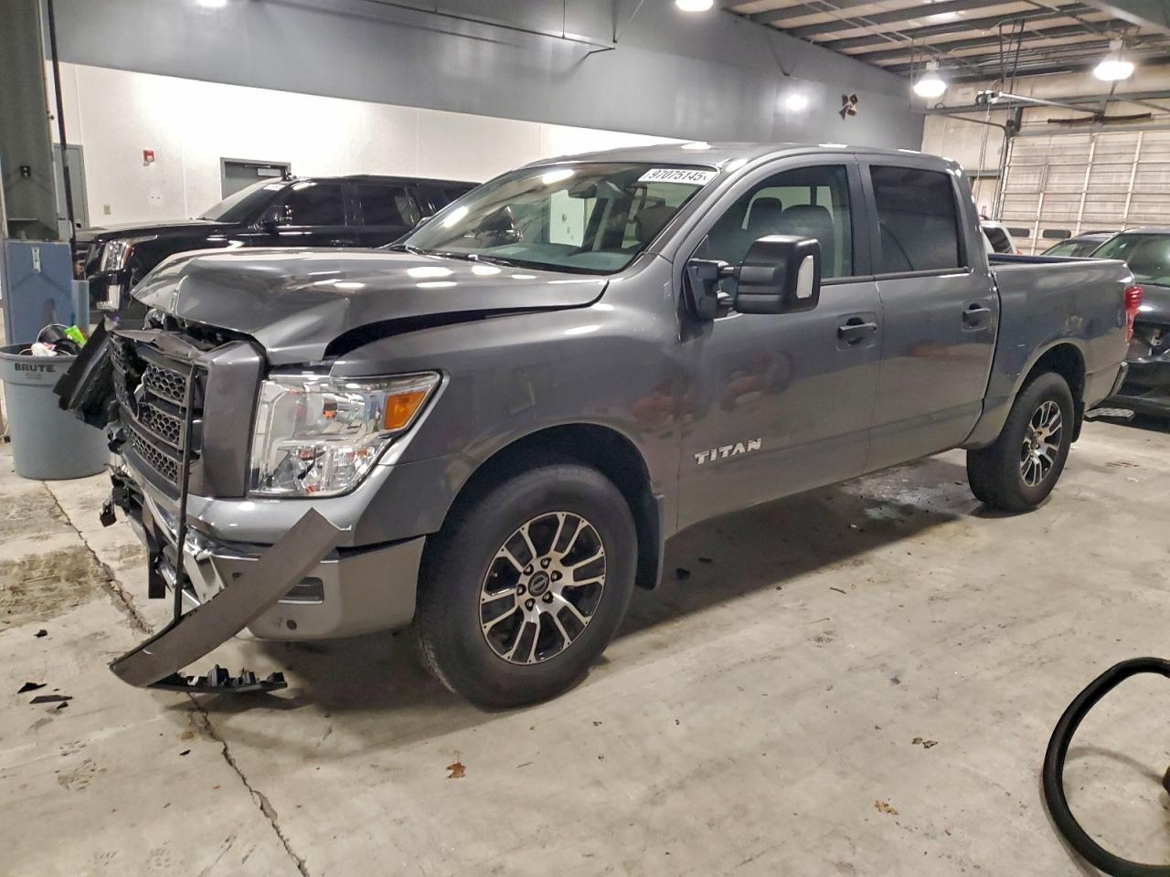 NISSAN TITAN PRO- 2024