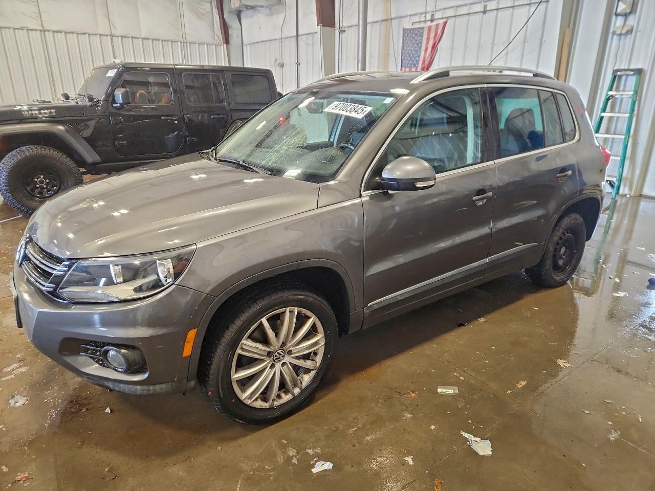 VOLKSWAGEN TIGUAN S 2012