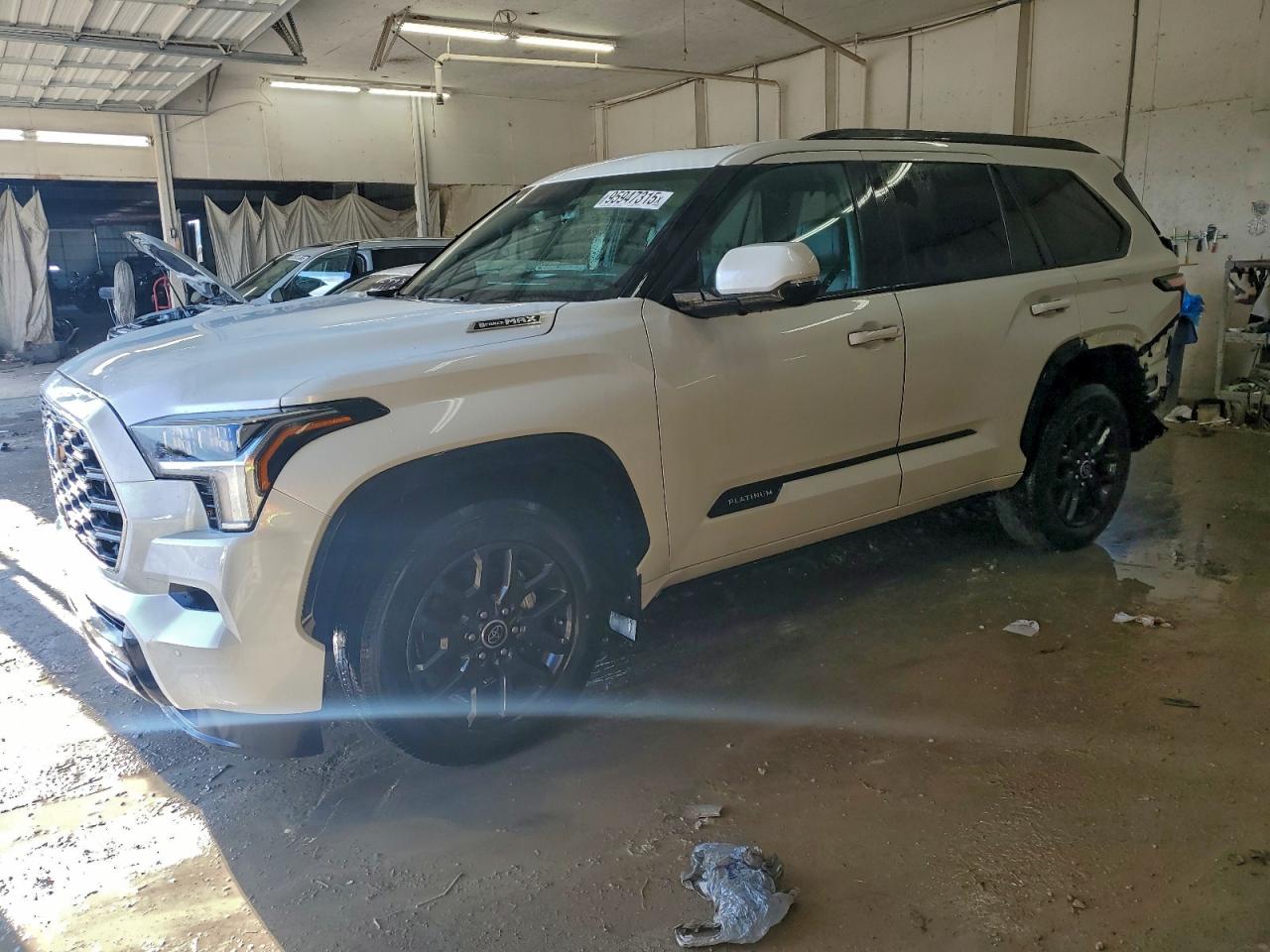 TOYOTA SEQUOIA SR 2023