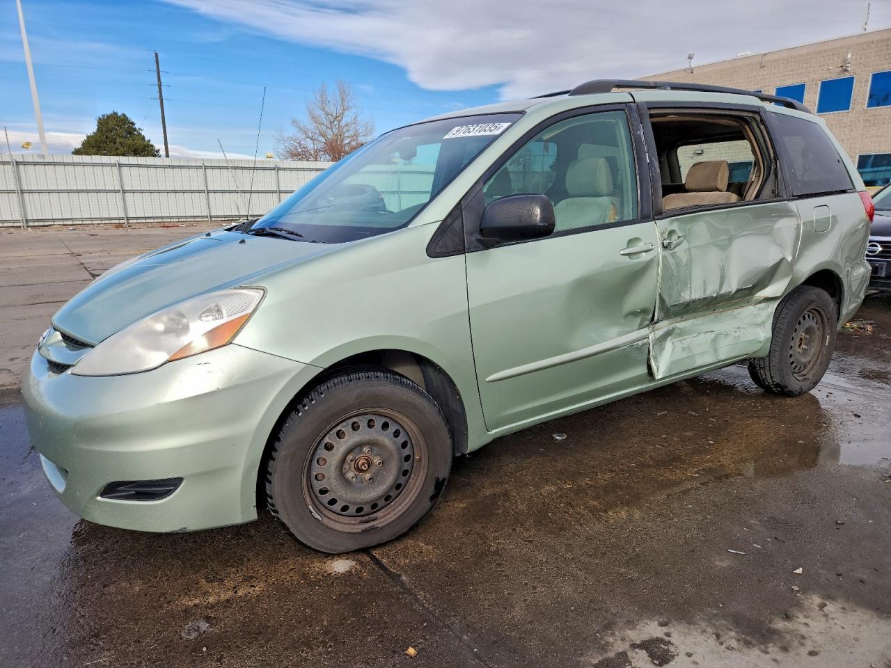 TOYOTA SIENNA LE 2008