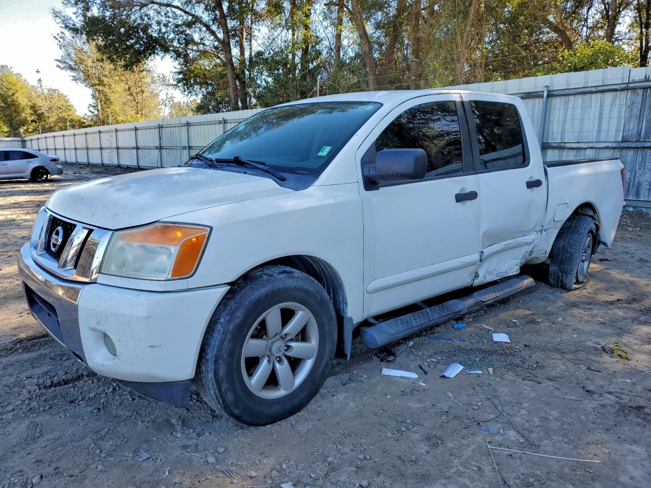 NISSAN TITAN 2014
