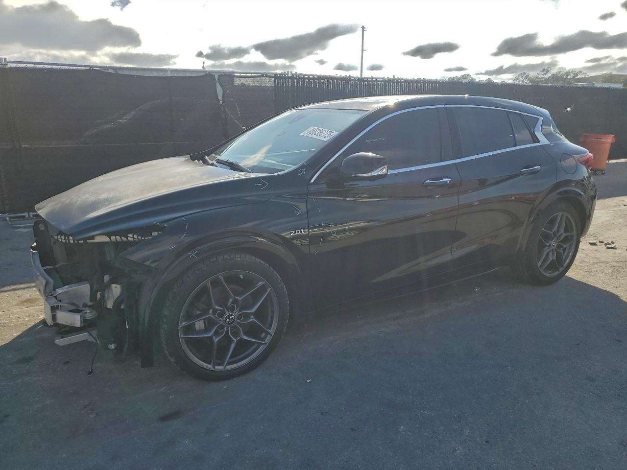 INFINITI QX30 BASE 2017