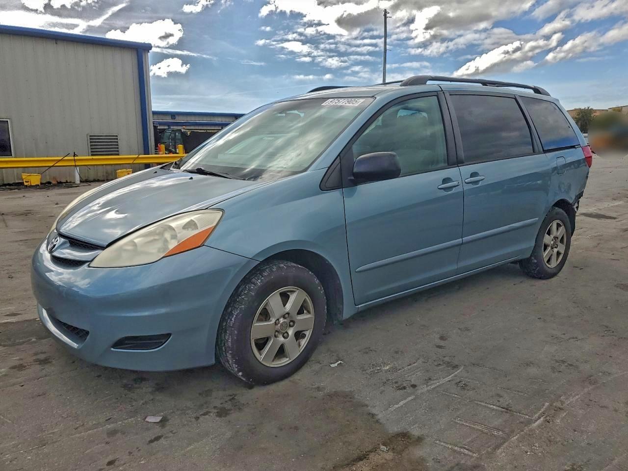 TOYOTA SIENNA CE 2009