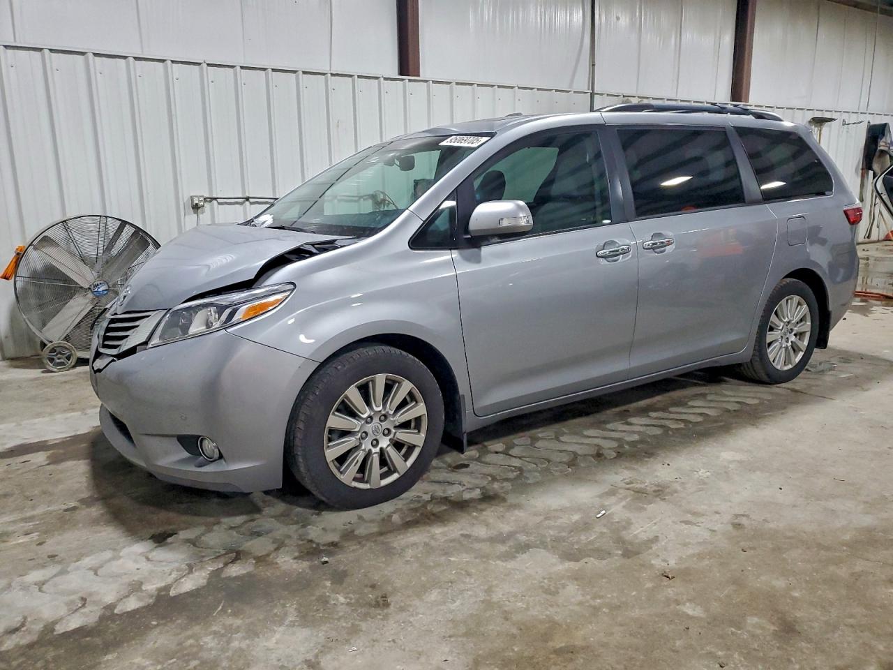 TOYOTA SIENNA XLE 2017
