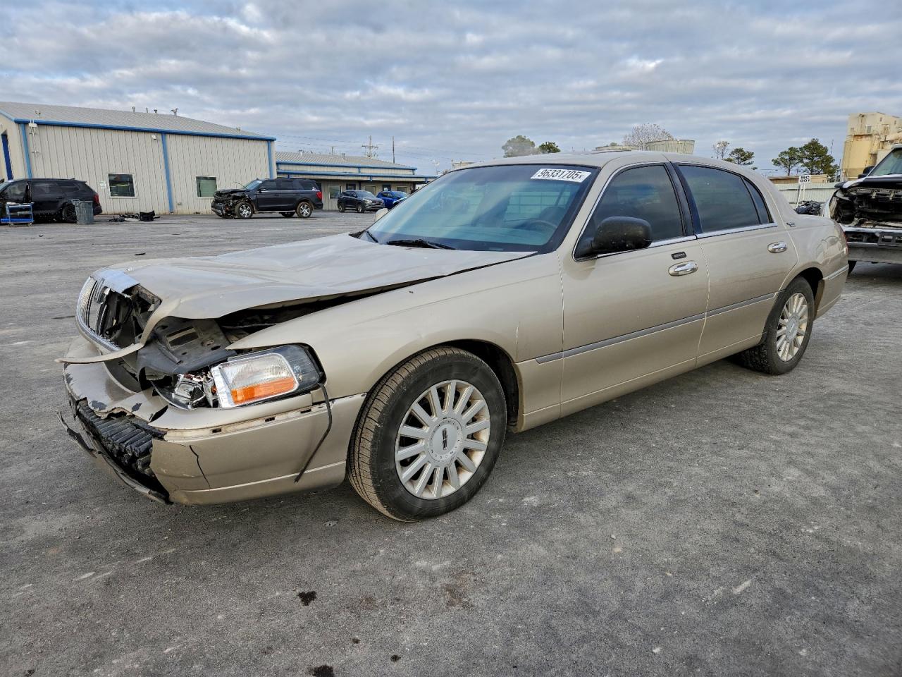 LINCOLN TOWN CAR S 2005