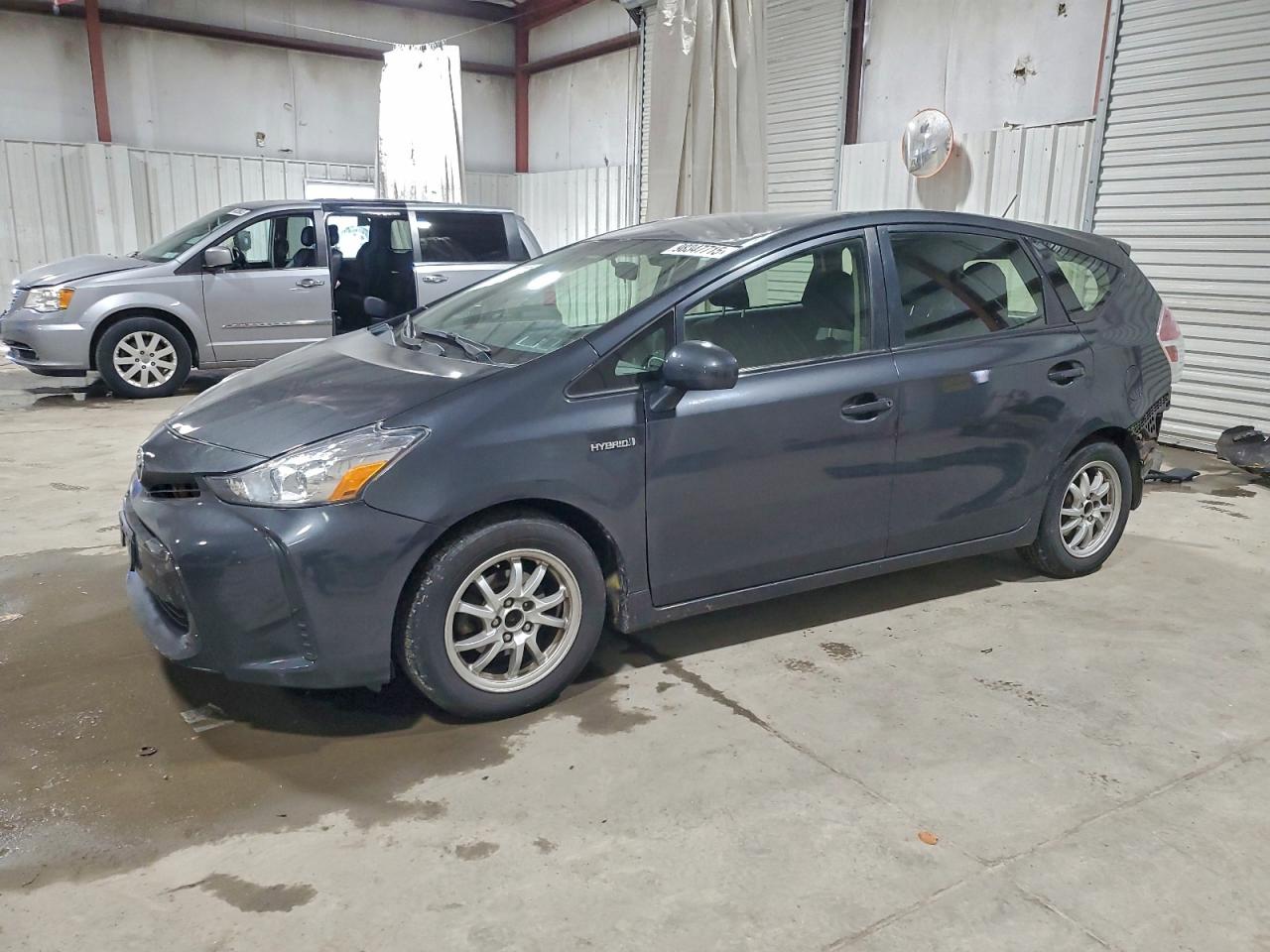 TOYOTA PRIUS V 2017