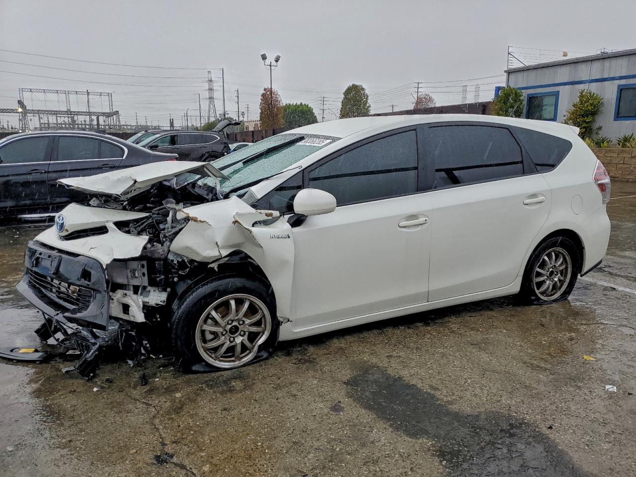 TOYOTA PRIUS V 2015