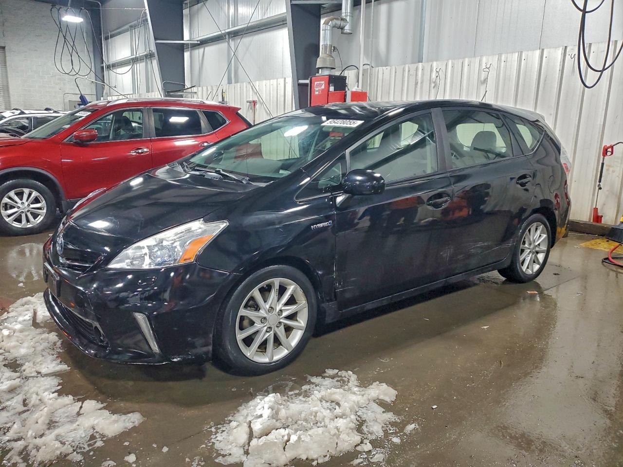 TOYOTA PRIUS V 2012