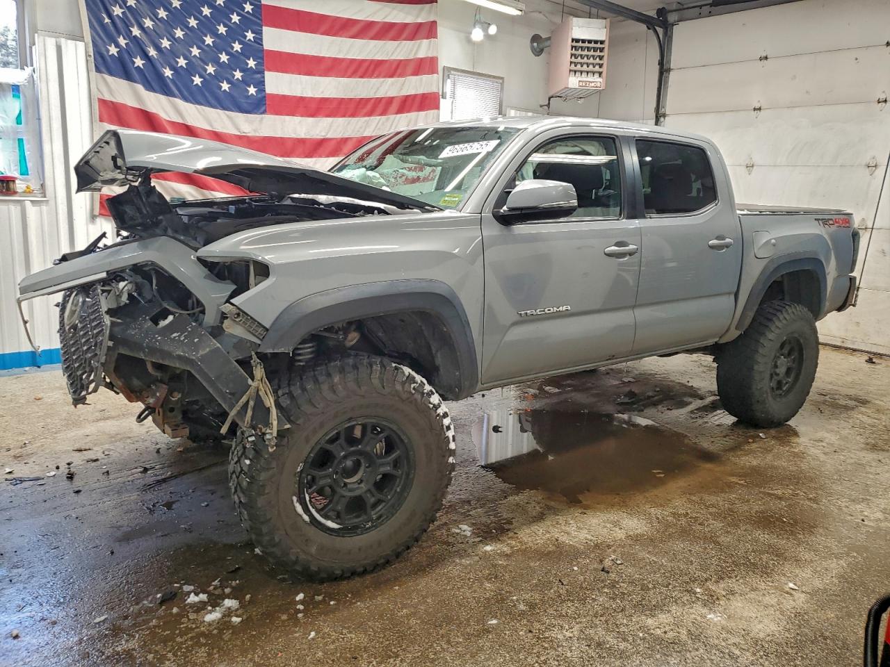 TOYOTA TACOMA 2018