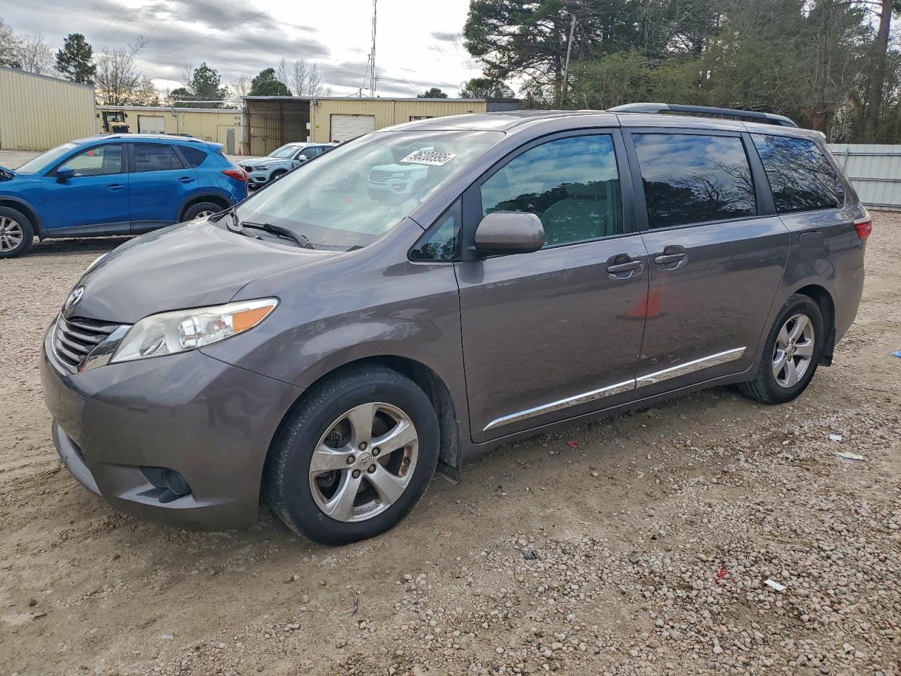 TOYOTA SIENNA LE 2017