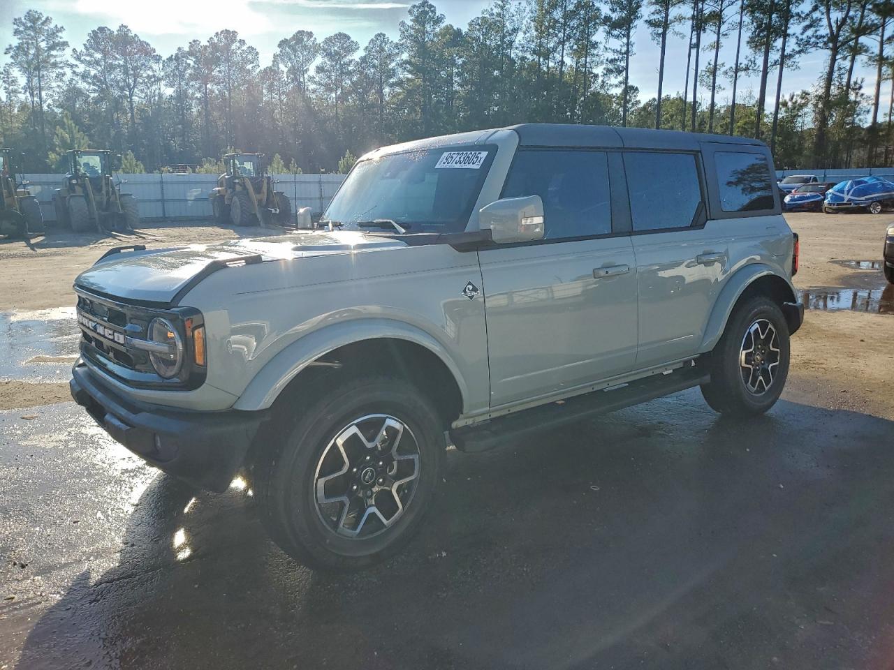FORD BRONCO OUT 2024