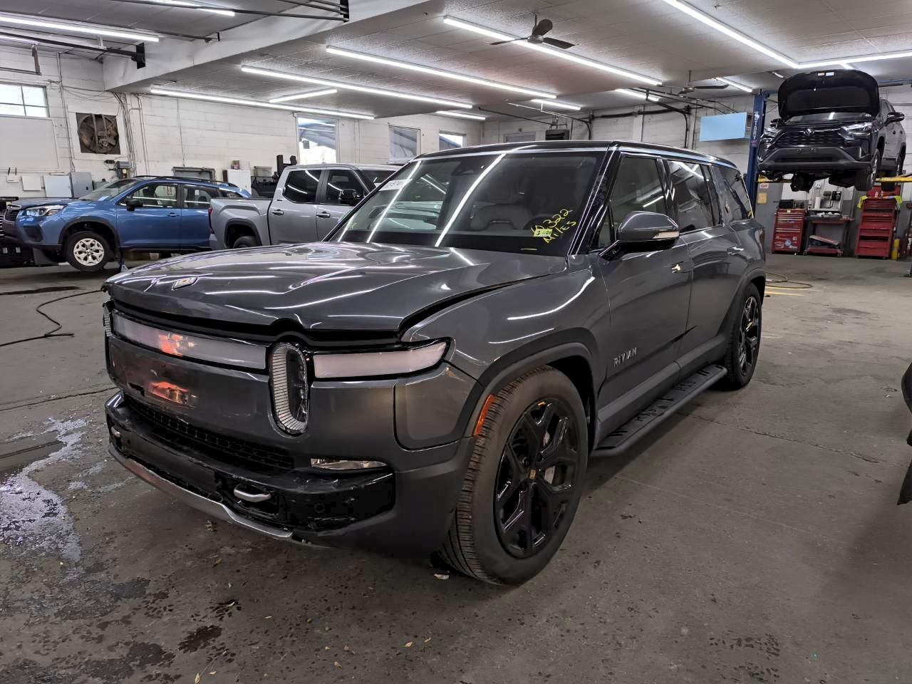 RIVIAN R1S ADVENT 2024