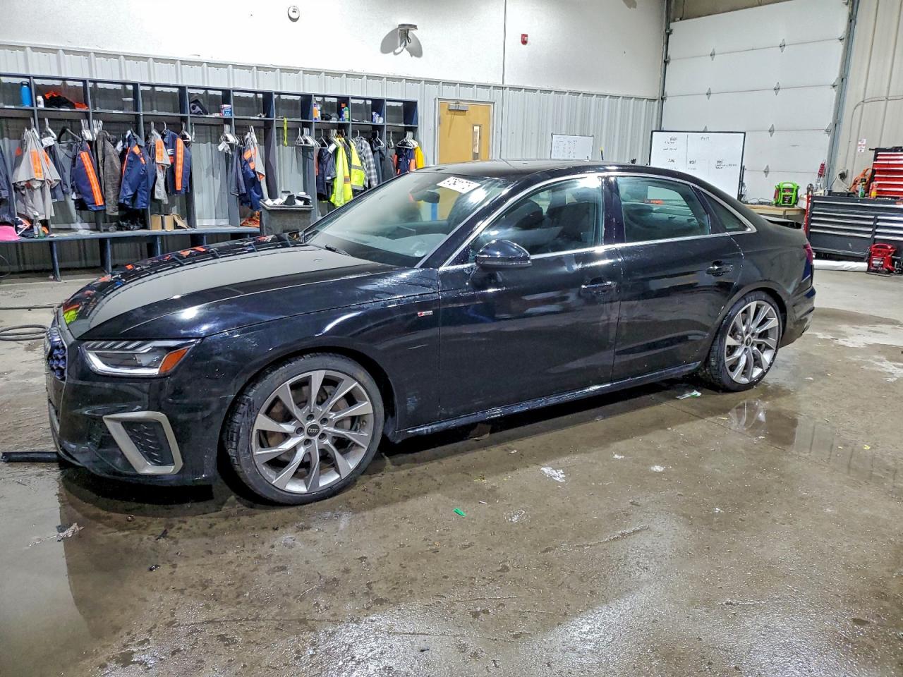 AUDI A4 2023