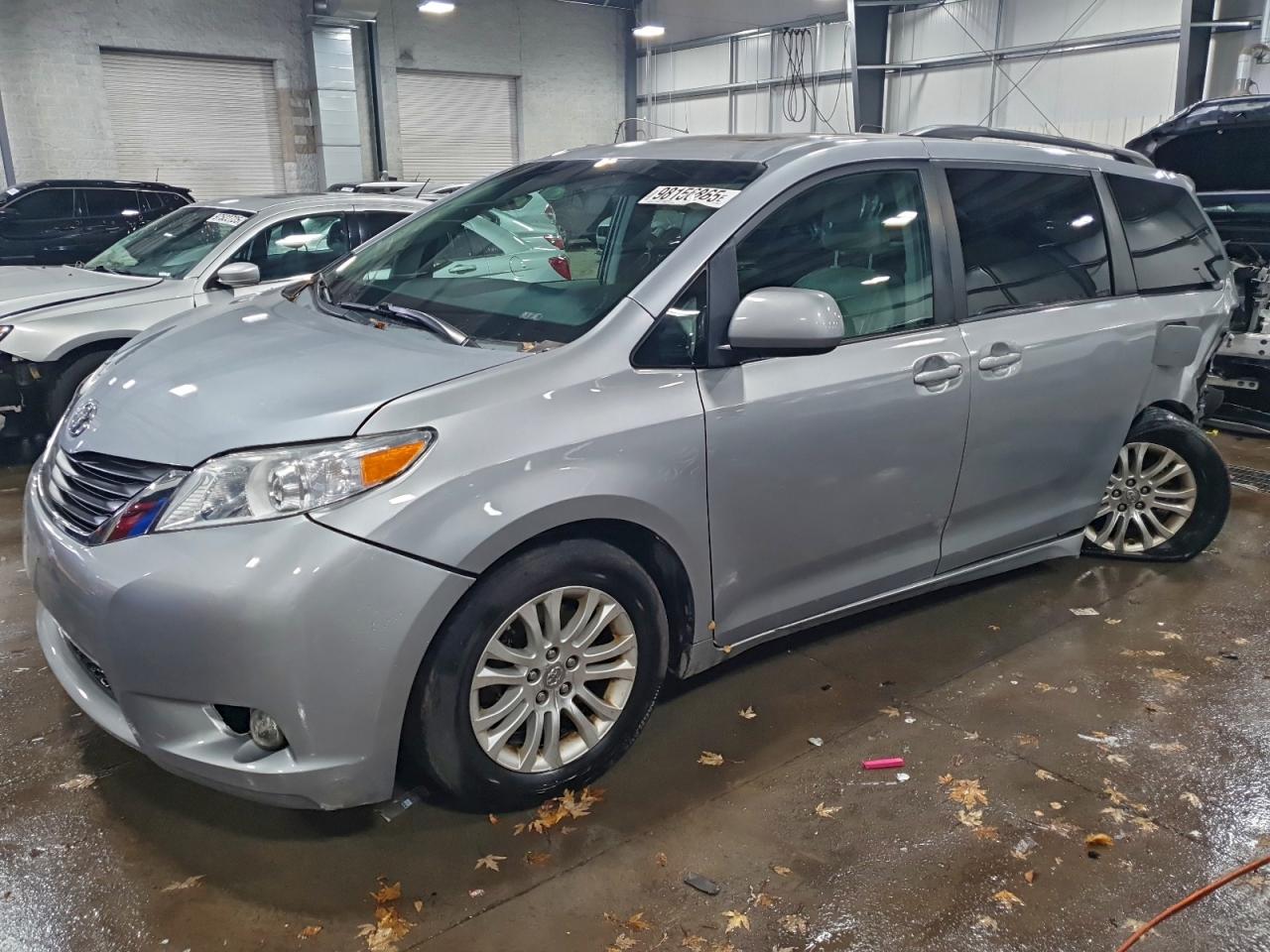 TOYOTA SIENNA 2012