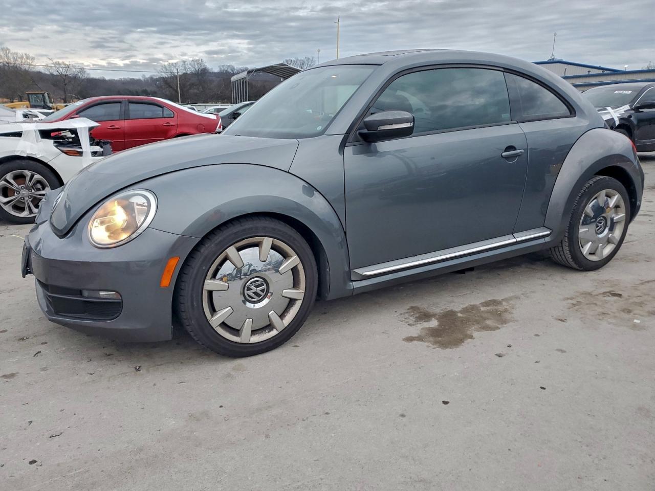 VOLKSWAGEN BEETLE 2012