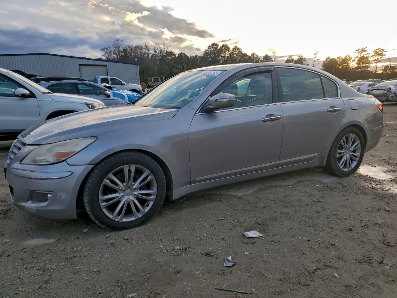 HYUNDAI GENESIS 4. 2011