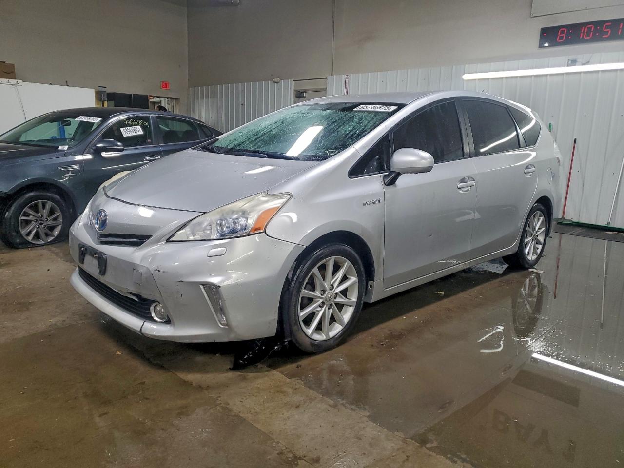TOYOTA PRIUS V 2012