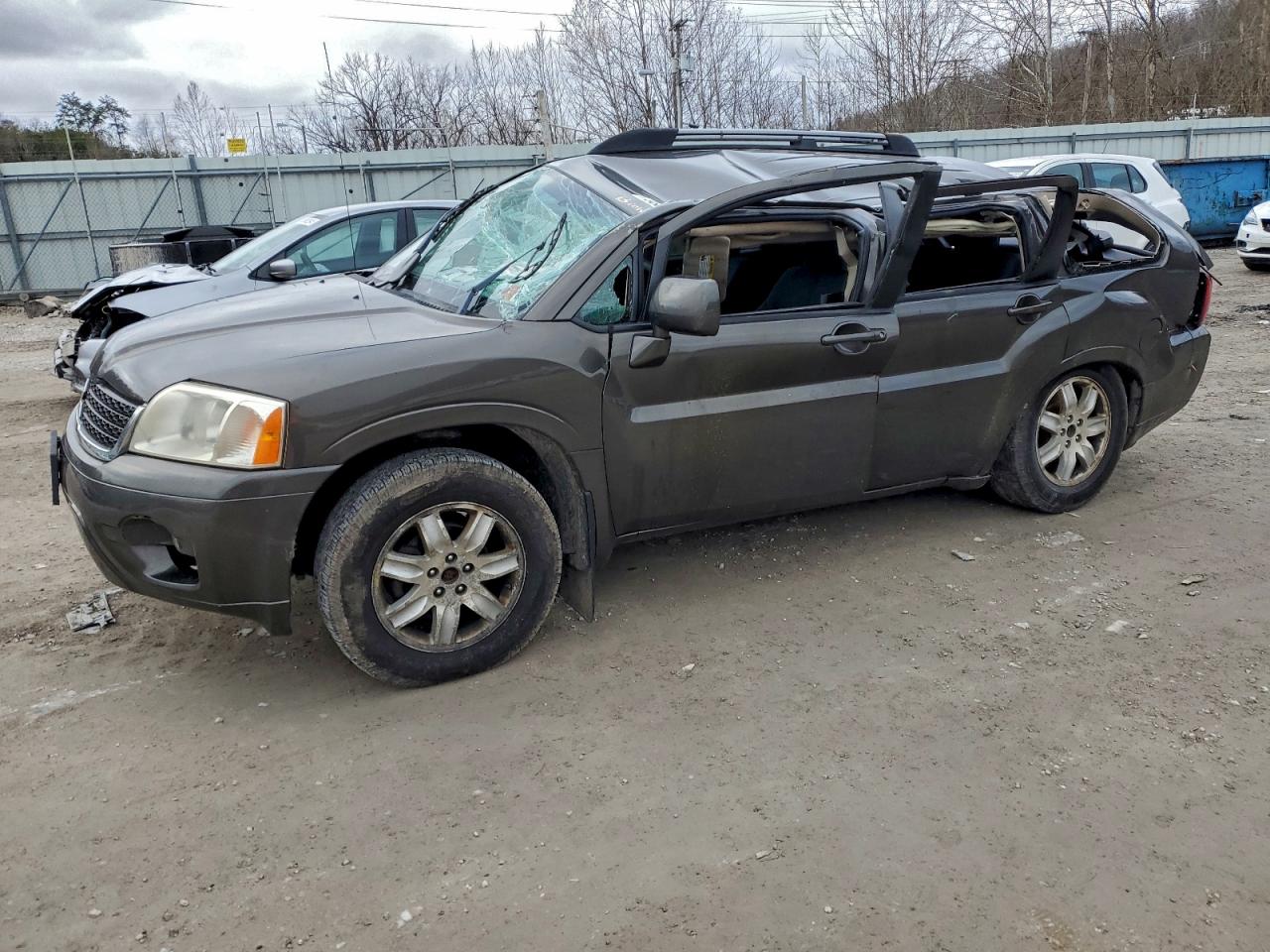 MITSUBISHI ENDEAVOR L 2011