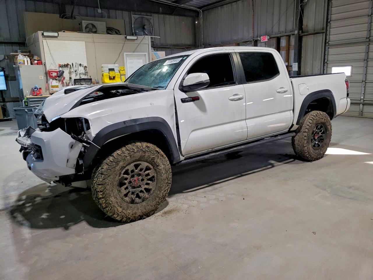 TOYOTA TACOMA 2018