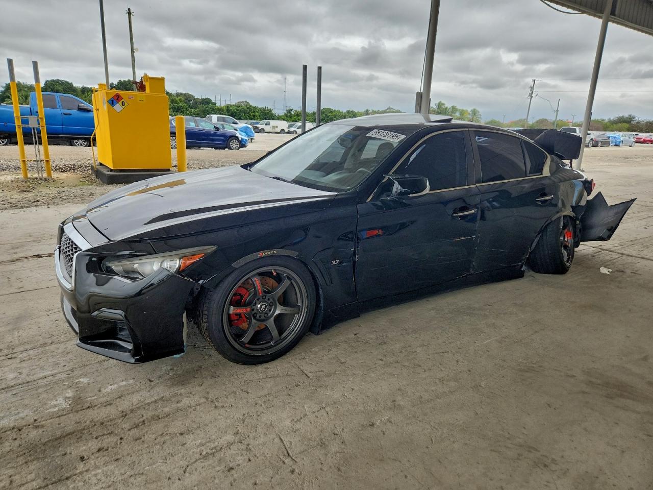 INFINITI Q50 BASE 2015
