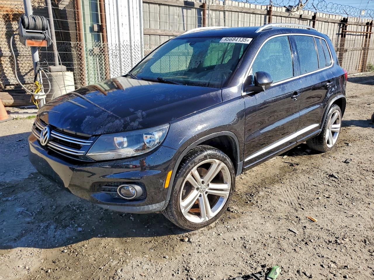 VOLKSWAGEN TIGUAN S 2016