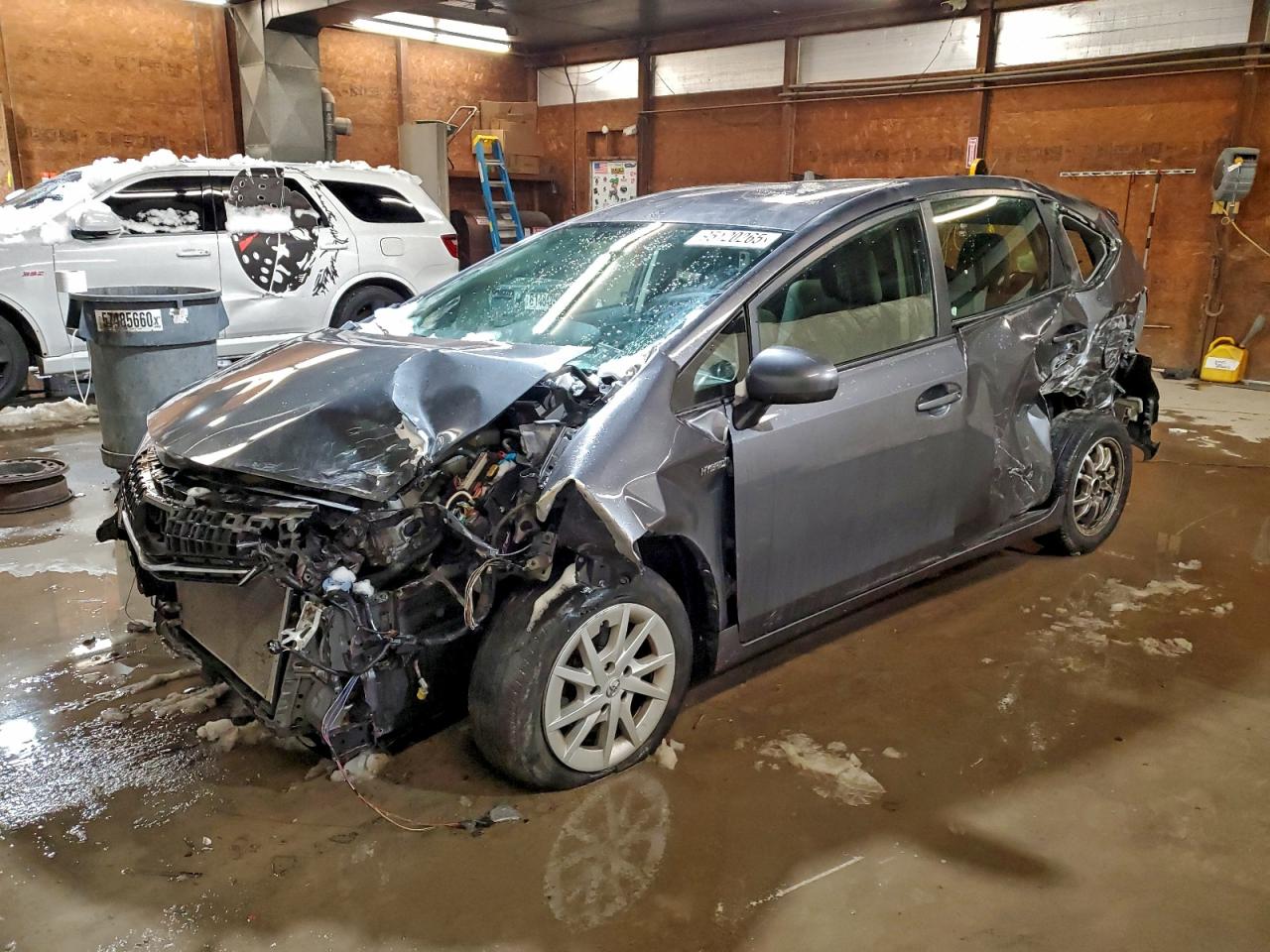 TOYOTA PRIUS V 2014