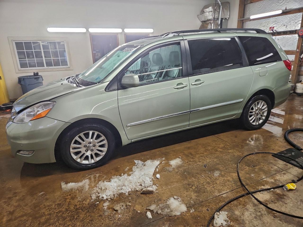 TOYOTA SIENNA 2009