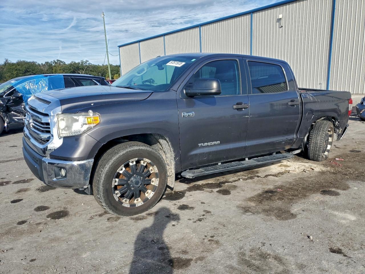 TOYOTA TUNDRA CRE 2017