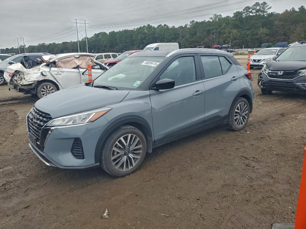 NISSAN KICKS SV 2023