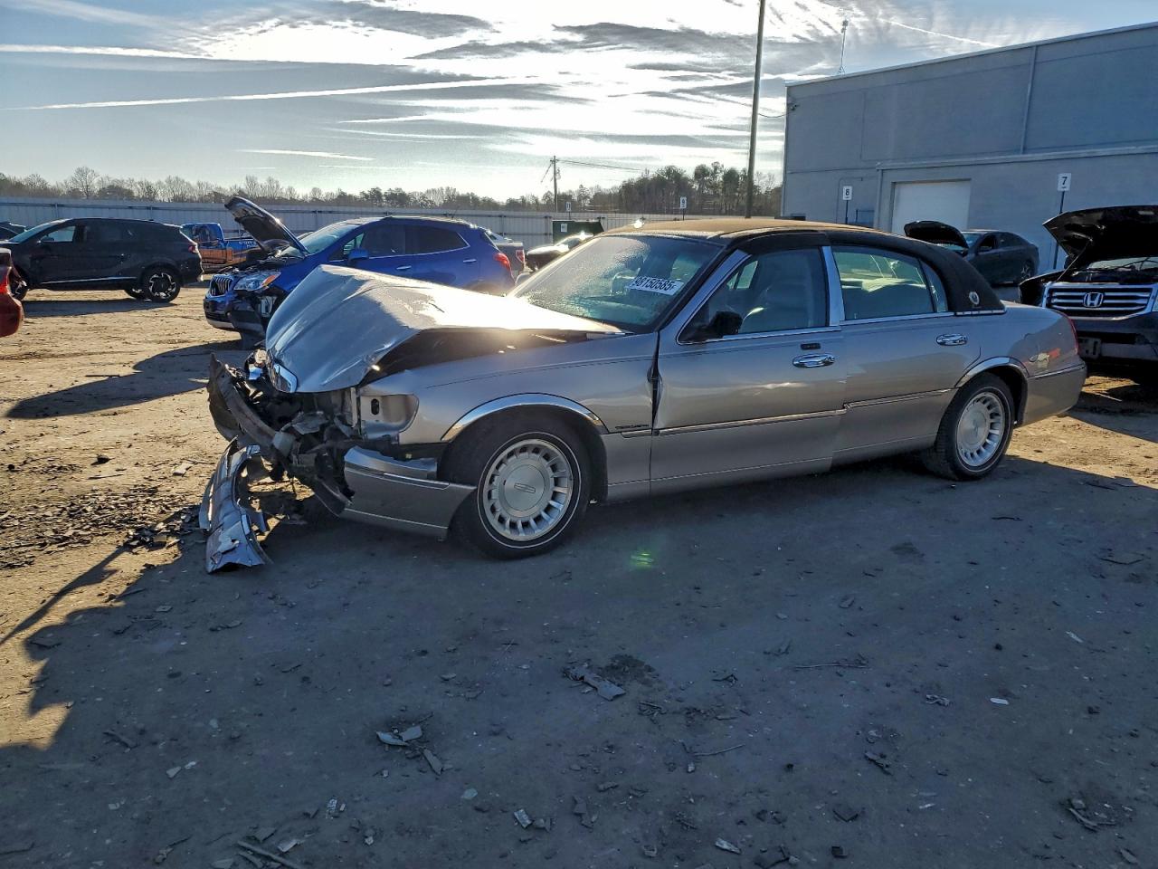 LINCOLN TOWN CAR 2001