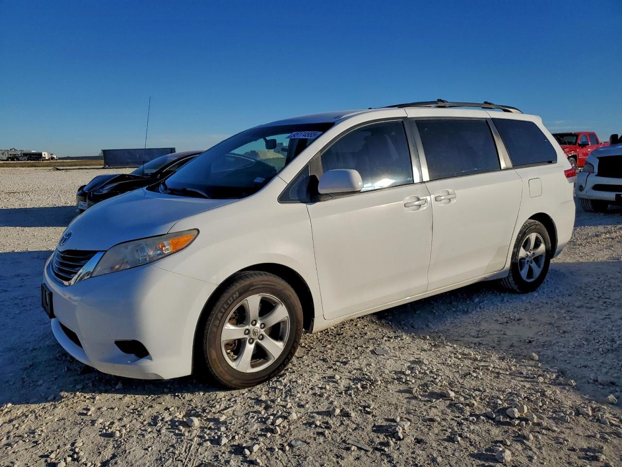 TOYOTA SIENNA LE 2012
