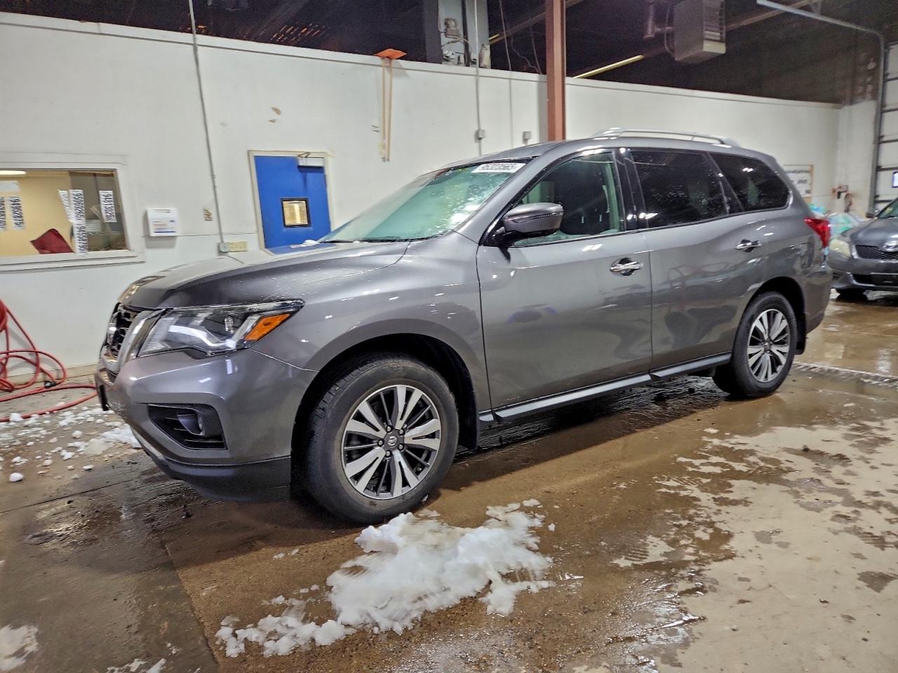 NISSAN PATHFINDER 2017