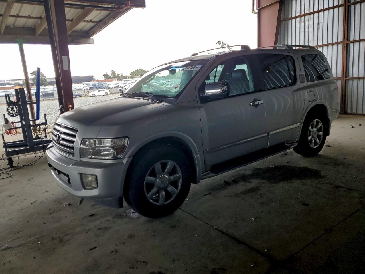 INFINITI QX56 2005
