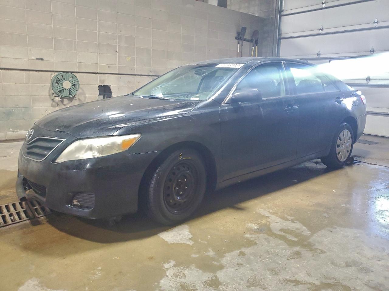 TOYOTA CAMRY BASE 2011