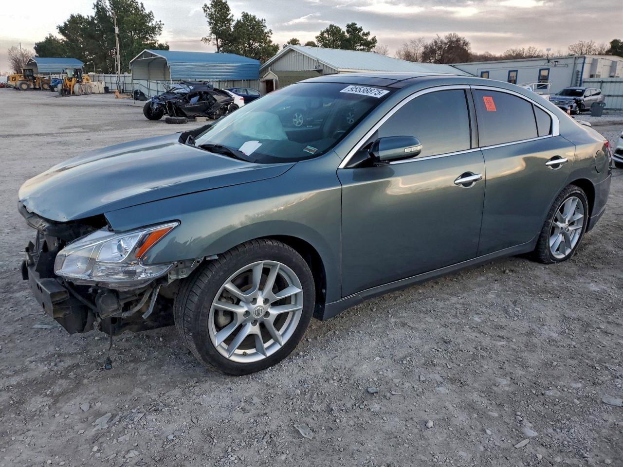 NISSAN MAXIMA 2010