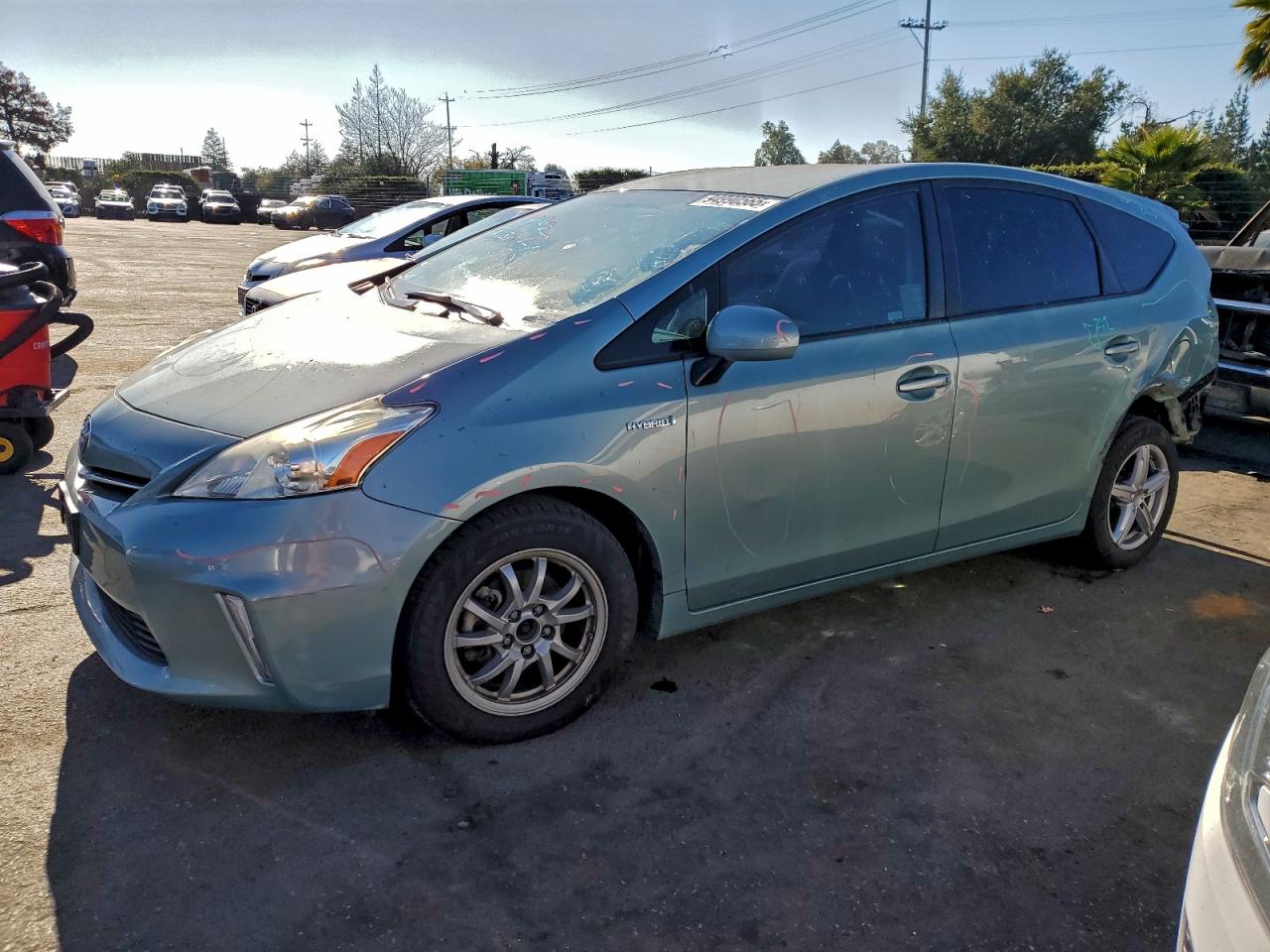 TOYOTA PRIUS V 2013