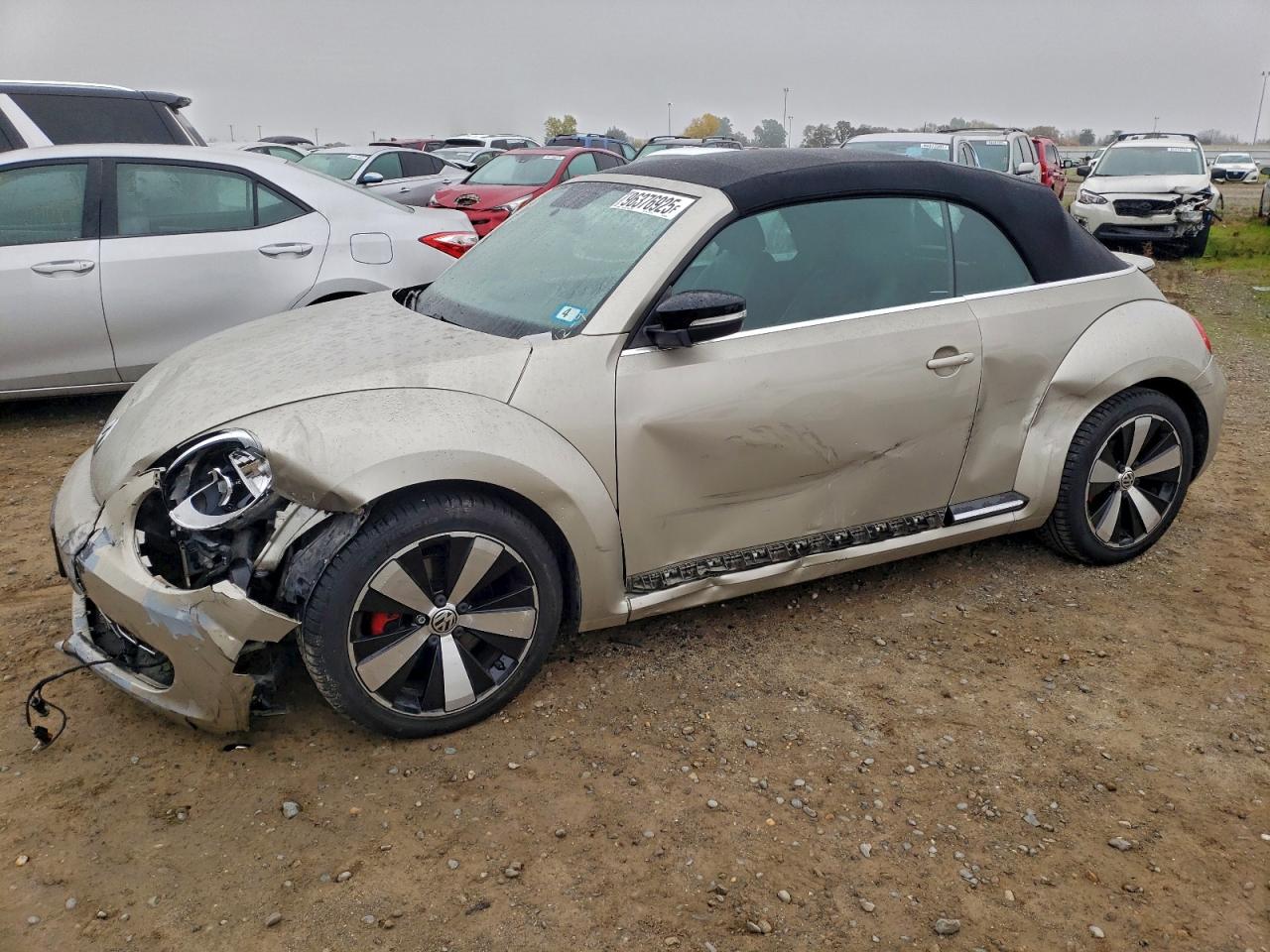 VOLKSWAGEN BEETLE 2013