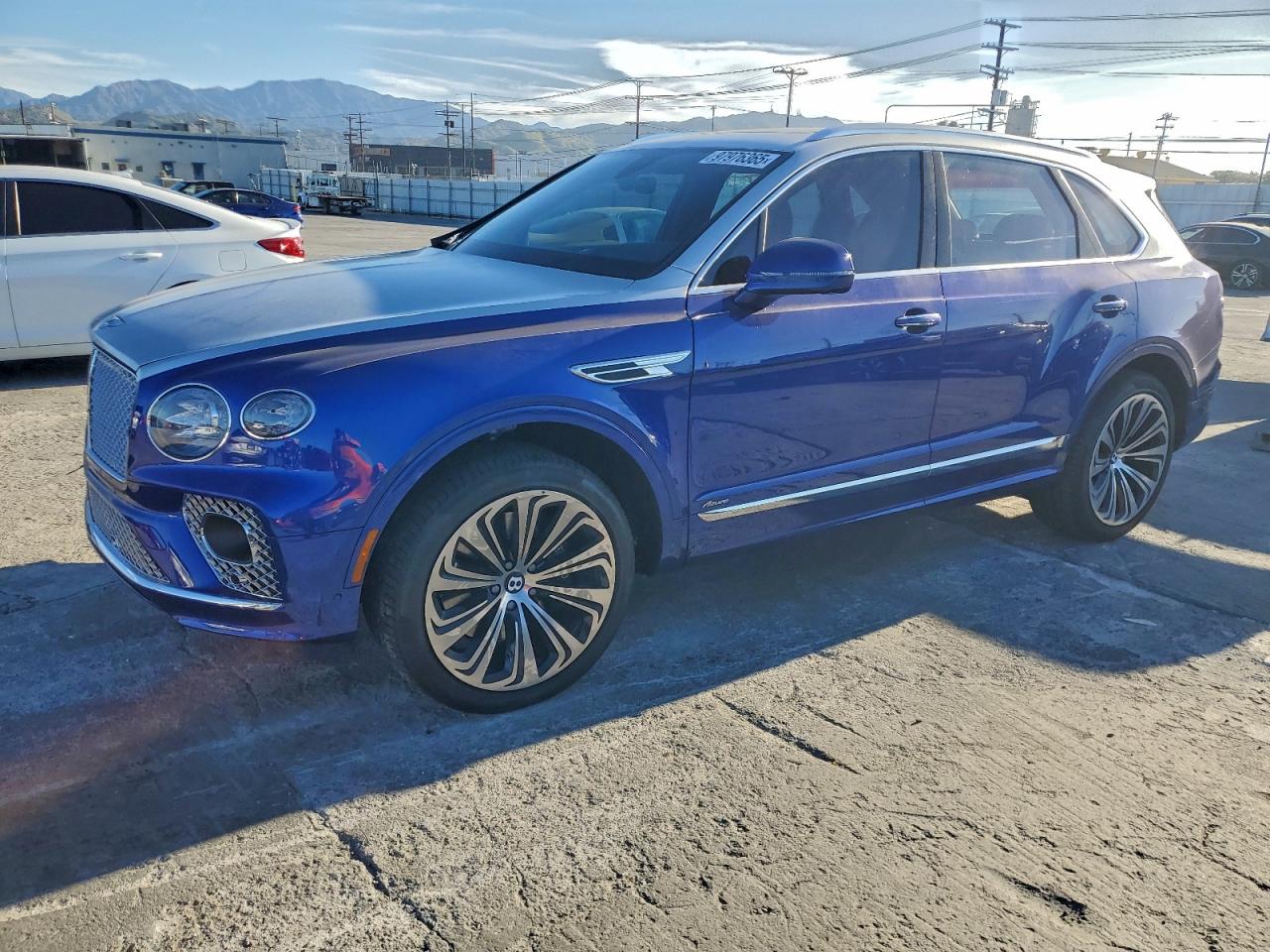 BENTLEY BENTAYGA 2023