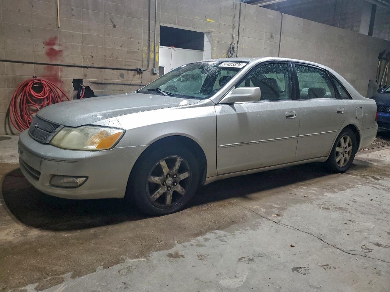 TOYOTA AVALON 2001