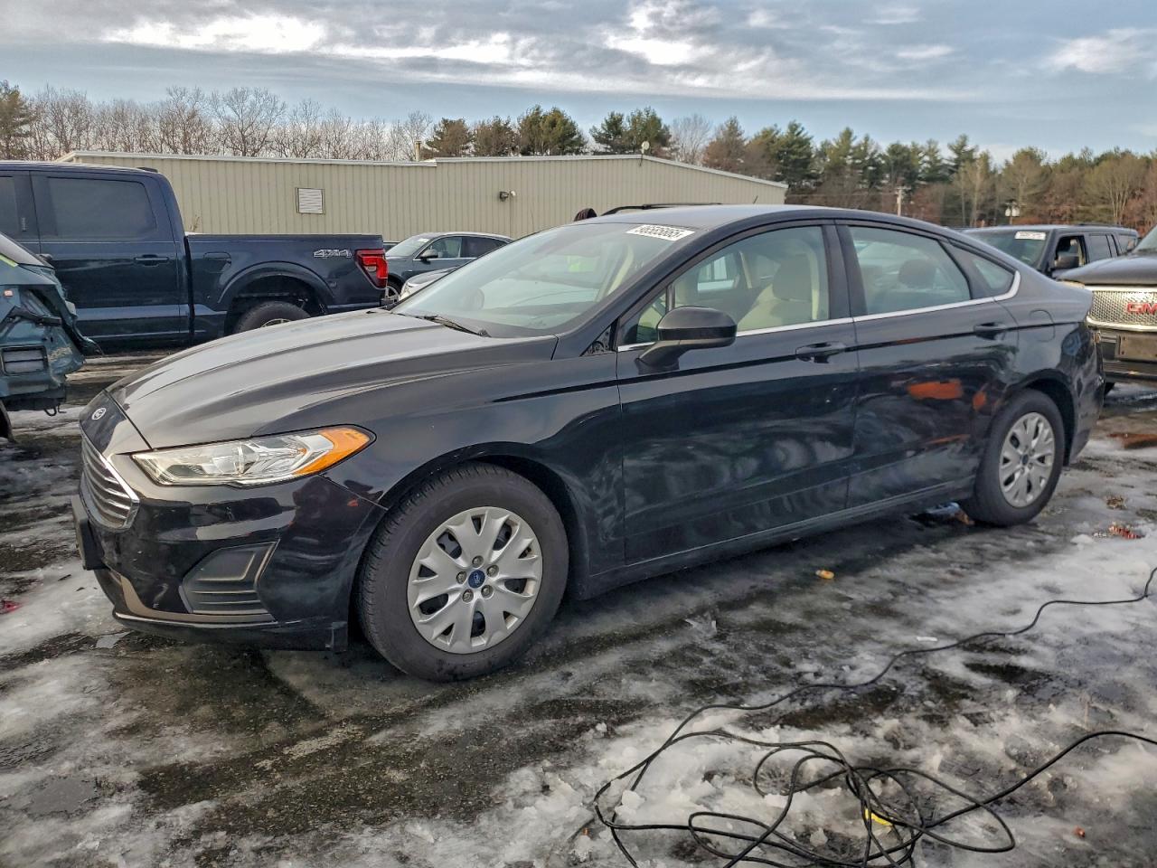 FORD FUSION S 2019