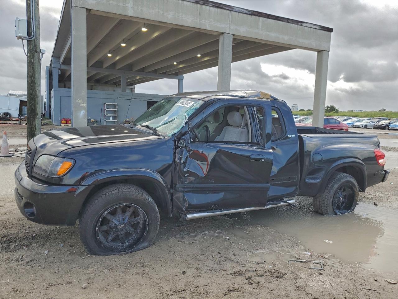 TOYOTA TUNDRA ACC 2006