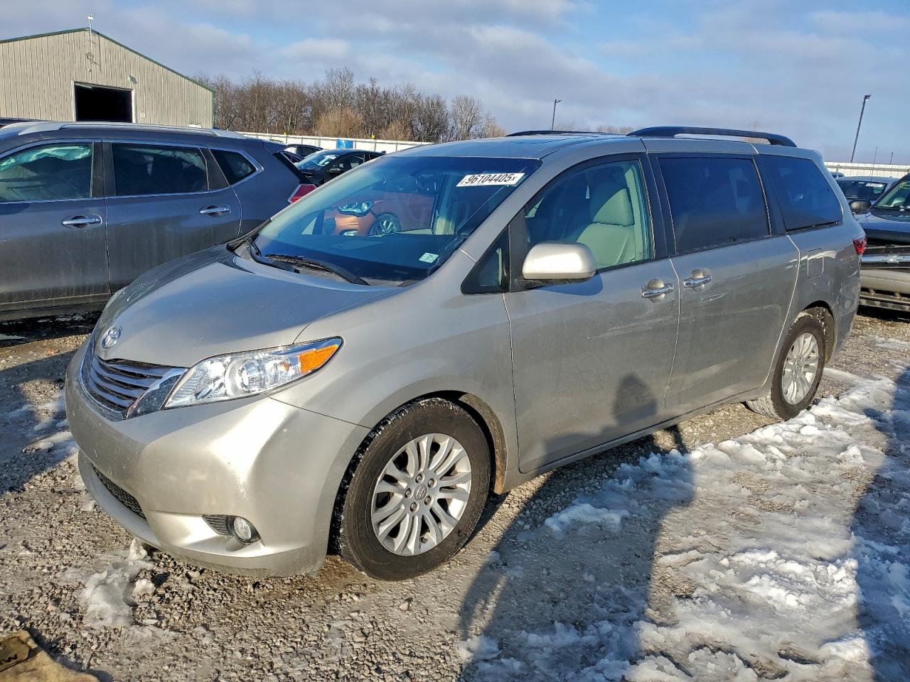 TOYOTA SIENNA XLE 2017