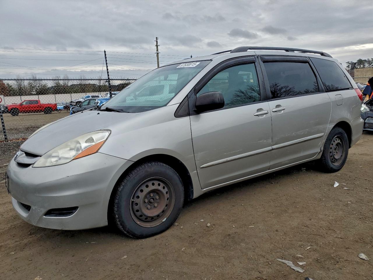 TOYOTA SIENNA CE 2007